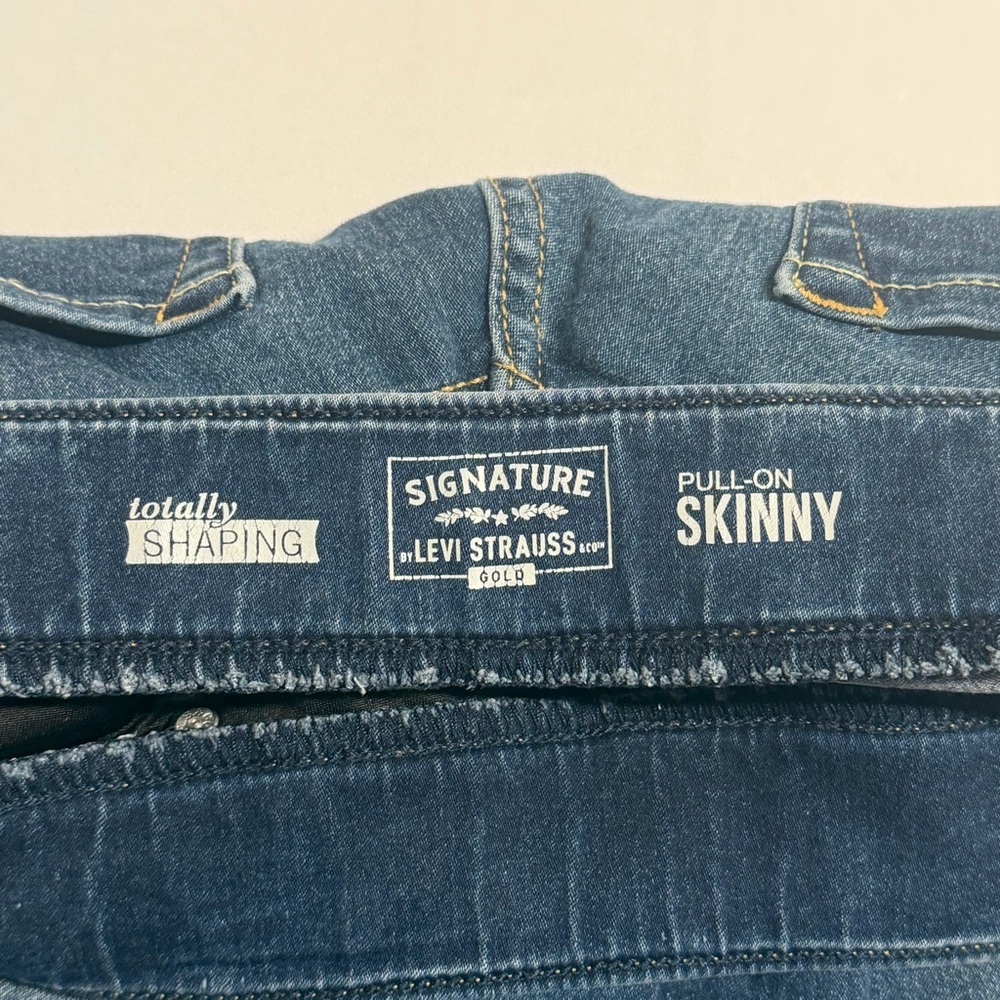 Levi’s Signature Gold Dark Blue Pull On-Skinny Jeans-Mid Rise-Shaping-Size 12L - Picture 6 of 14